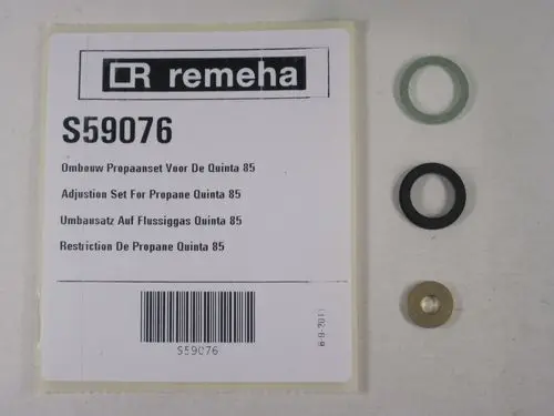 Remeha Umbausatz für Flüssiggas mit mehreren Dichtungen und einem Metallring auf Verpackung. Teil des Anpassungssets für bestimmte Modelle.